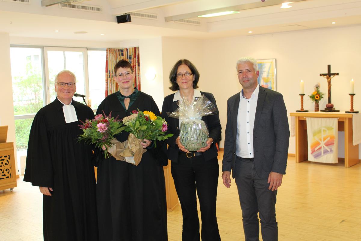 Von links: Dr. Werner Weinholt, Bianca Heinisch, Dr. Gabriele Metzner, Stefan Krutzger Von links: Dr. Werner Weinholt, Bianca Heinisch, Dr. Gabriele Metzner, Stefan Krutzger