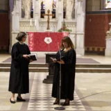 Superintendentin Dr. Gabriele Metzner und Pfarrerin Anne Brisgen leiten zusammen durch den Gottesdienst.  Jan-Niklas Behlen - Fotodesign