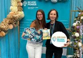 Helene Burkhardt und Bettina Lampadius-Gaube freuen sich über den Revierpionier.